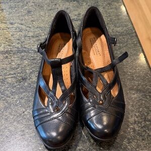 Rockport Black Leather T-Strap Mary Jane Heels